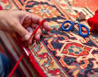 خدمات تخصصی و حرفه ای رفوی فرش در قالیشویی اصفهان